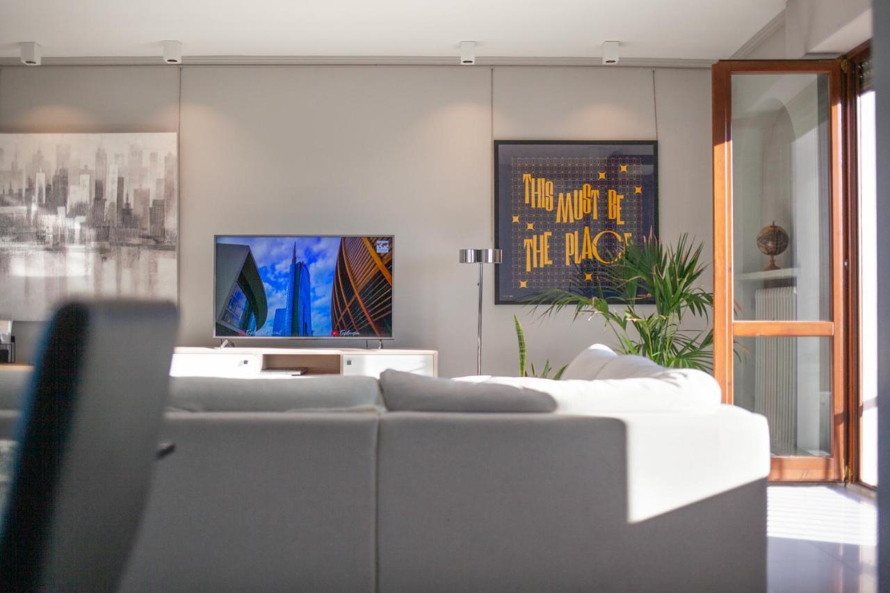 Stelvio Rooftop - Penthouse Skyline With Terrace And Jacuzzi Milan Exterior photo